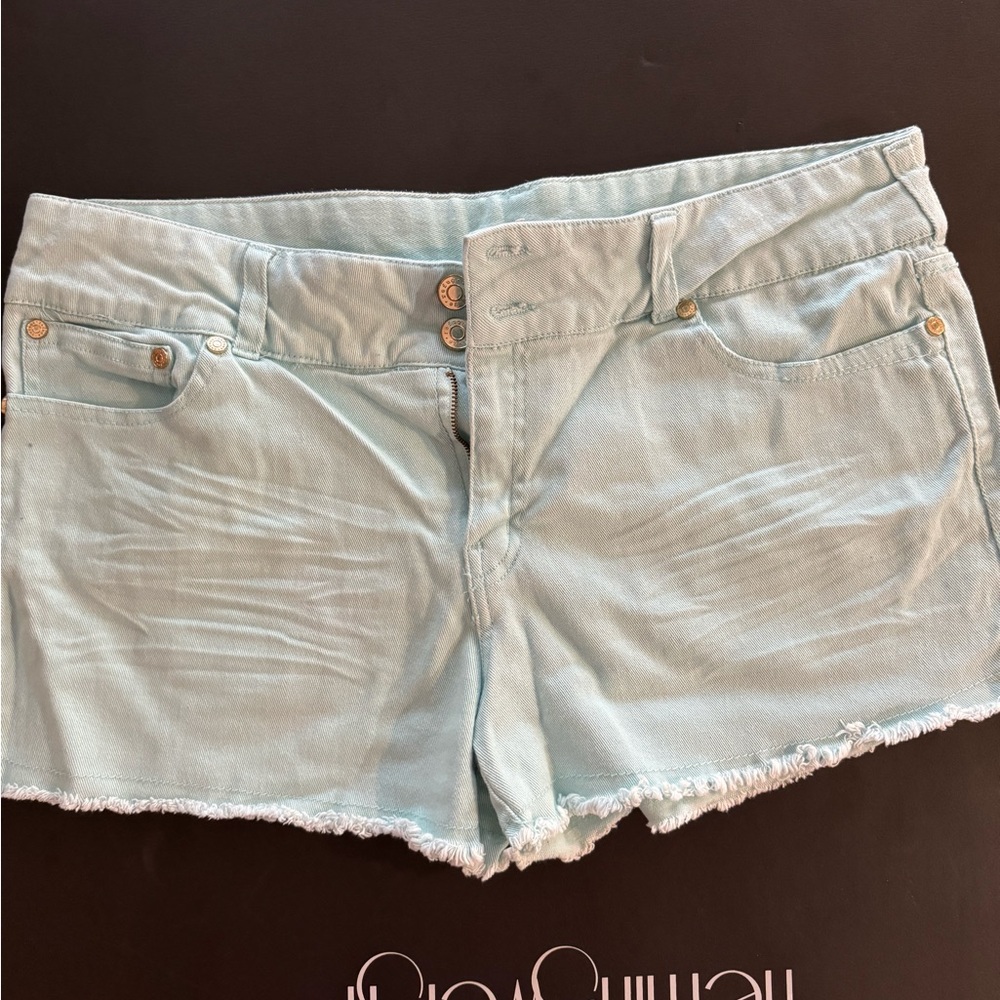 Women’s Refuge Blueish/green shorts.